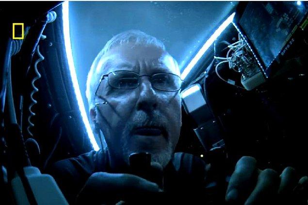 10. 25 Mart 2012'de, yönetmen James Cameron "Dikey Torpil(Deepsea Challenger)" adlı özel denizaltısıyla Mariana Çukuru’na tek başına inmeyi başardı.