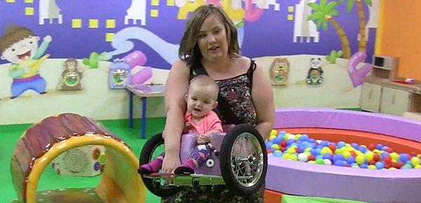 8 ay boyunca kemoterapi gören Evenly'in yürüyememesi nedeniyle de bir tekerlekli sandalyeye ihtiyacı vardı.