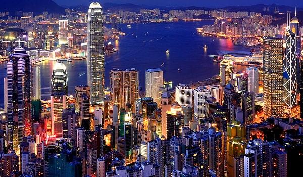 12. Hong Kong, 8,000 adet gökdeleniyle, dünyanın en çok gökdelene sahip bölgesidir. Hatta bu sayıyla New York'u ikiye katlamaktadır.