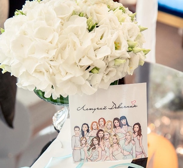 3. Видимо, свадьба все же пока не состоялась. Зато Елена уже успела отпраздновать шикарный девичник в одной из самых дорогих гостиниц Москвы, Lotte Plaza.