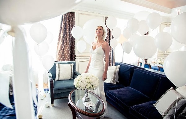 7. Сама же ведущая была одета в платье от Louvery.