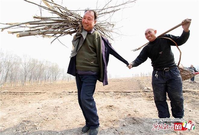 Kör bir adam ve onun kolsuz arkadaşı tarafından 10.000 ağaç dikildi