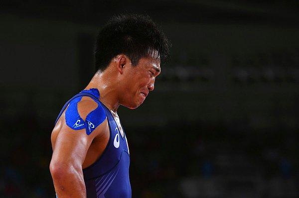 19. Japon güreşçi Shinobu Ota, Kübalı Ismael Borrero Molina'ya yenilip altın madalyayı kaybedince.