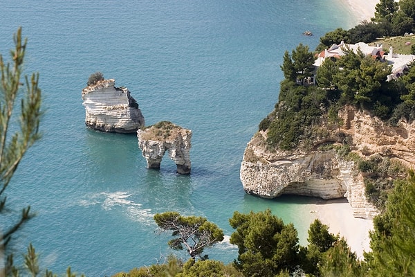 10. Пляжи грязные и переполненные туристами.