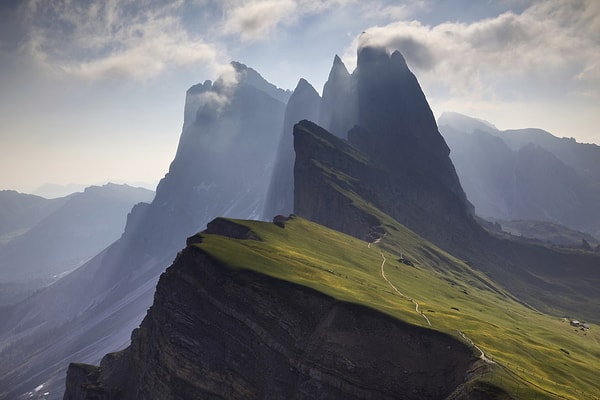 27. Горы уродливы.