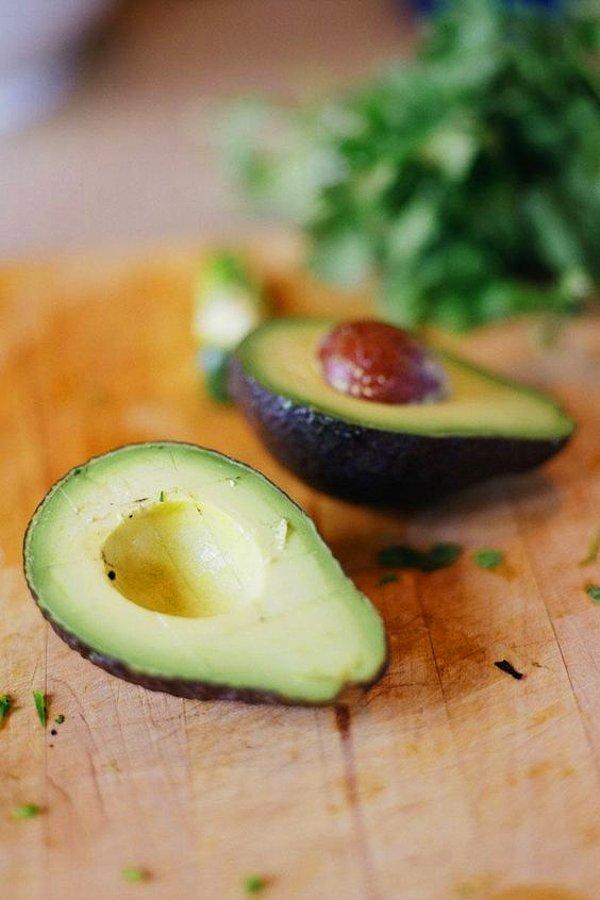 5. Cilt sağlığı için bol bol avokado tüketin.