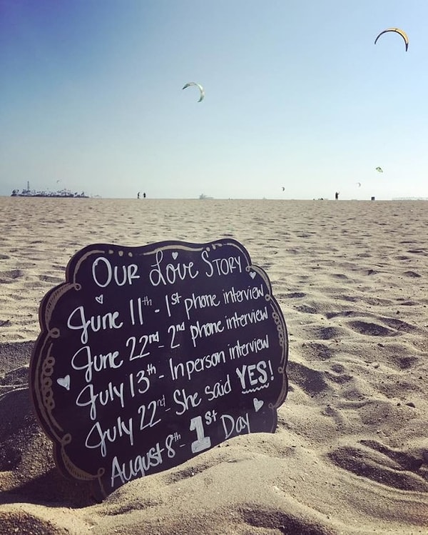 Кроме того, Абрахам опубликовала в интернете историю их любви: её и работы.