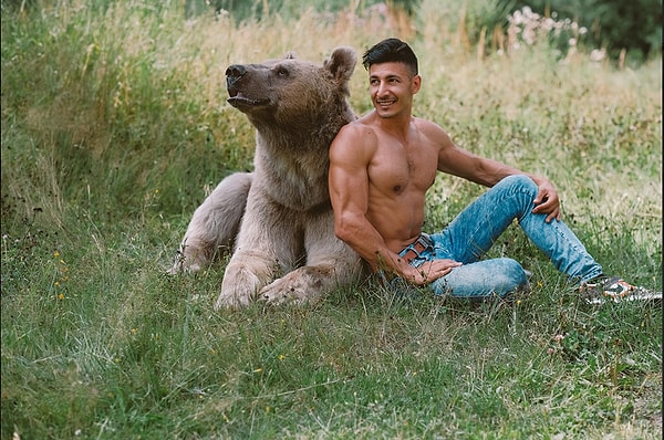 4. Молодой человек признается, что такого смышленого зверя он еще не видел.