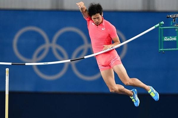 6. Ereksiyon olduğu için direkleri deviren Japon sporcu Hiroki Ogita