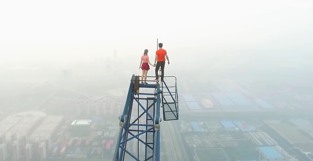 Dünyanın En Yüksek İnşaat Alanına Tırmanan Çılgın Çift