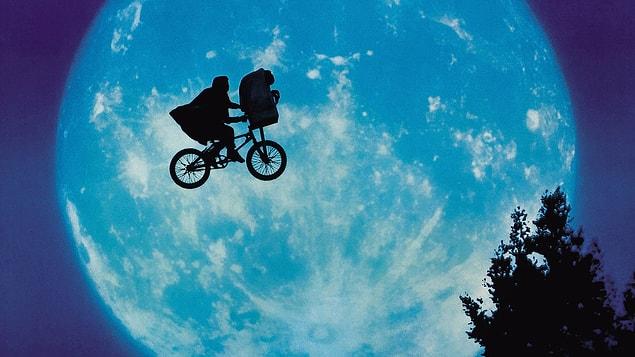 23. E.T. the Extra-Terrestrial (1982) / Steven Spielberg