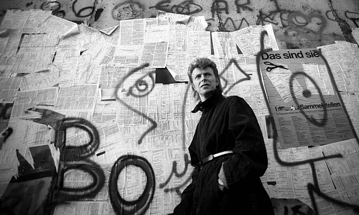 David Bowie'nin Anısına Berlin'deki Evine Özel Bir Plaka Asıldı