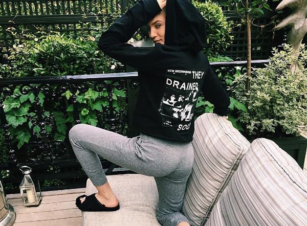 3. Анна Табакова - внучка известного российского актера и режиссера - присоединилась к Диане Манасир на Сардинии.