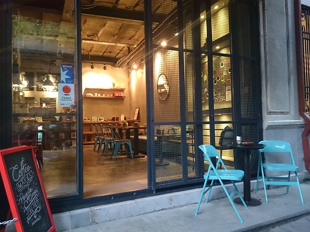 13. Mahalo Coffee Shop