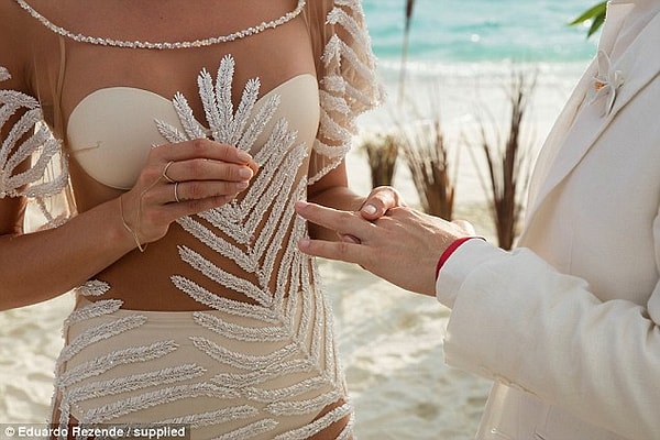 7. Её новым спутником жизни стал бразильский музыкант Диего Ферреро.