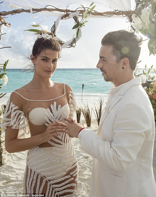 8. Свадьба проходила на песчаном пляже одного из Мальдивских островов.