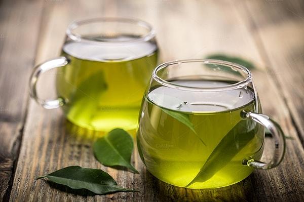 9. Yeşil çayda bulunan katesin maddesi ağızdaki bakterilerin yok olmasına yardımcı olur.