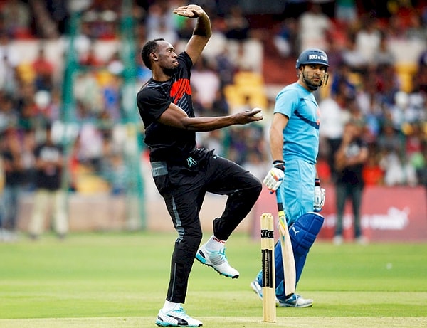 7. Он отчаянный фанат крикета.