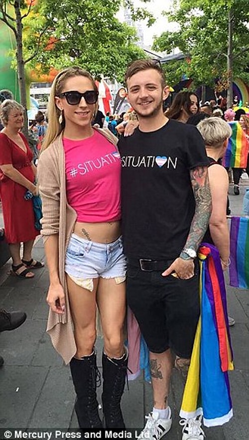 Trans bir çift olarak yaşadıklarını ise ThatTransCouple isimli Youtube kanallarında insanlara ulaştırıyorlar.