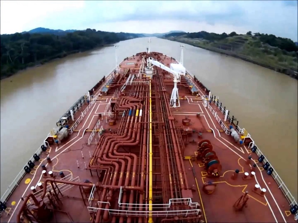 Timelapse Görüntüleriyle Bir Yük Gemisinin Panama Kanalındaki İlginç Yolculuğu