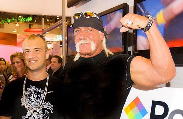13. Sarı Dev mahlasıyla çocukluğumuzdan beri tanıdığımız Hulk Hogan'ın oğlu da sorumsuz tavırlarıyla babasını çok üzdü.