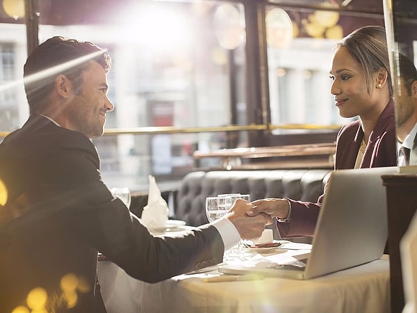 8. Великобритания: рукопожатие