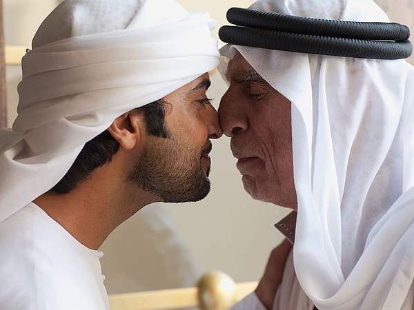 9. ОАЭ и Саудовская Аравия: прикосновение носами