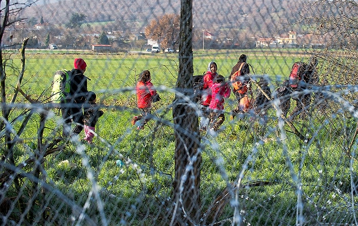 Müslüman Mültecilere Karşı Skandal Öneri: 'Tel Örgülere Domuz Kafası'