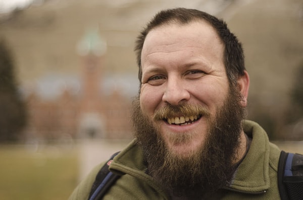 4. Как и не делает каждого ее обладателя более мужественным: