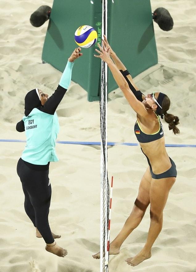 9. A photo that is depicting the differences of countries: Egyptian Doaa Elghobashy and German Kira Walkenhorst.