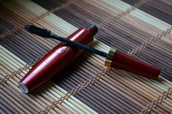 14. Делилась тушью или просила дать ее взаймы