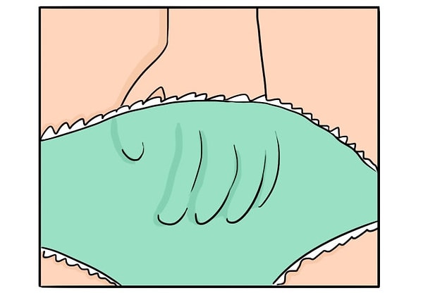 17. Шарила рукой в трусах