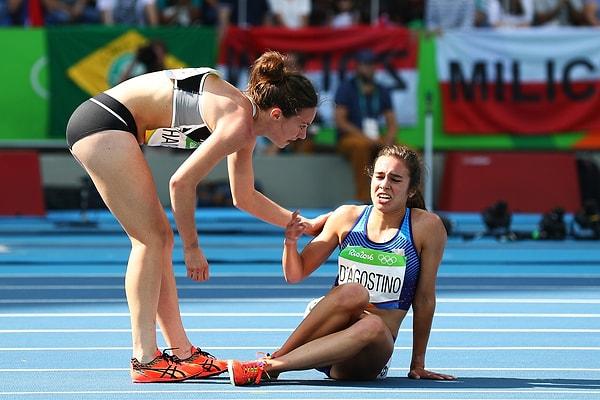 28. Kadınlar 5,000m hazırlık yarışlarında rakibine yardımcı olan sporcu takdir toplamıştı.