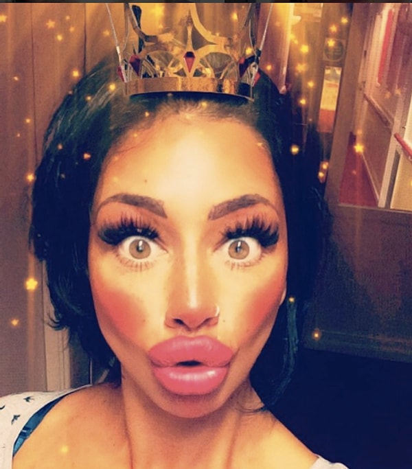 8. "У меня есть сын, ему два года, и он для меня самое главное в жизни. Большую часть заработанных денег я трачу на него. Я не хожу в клубы и в принципе редко бываю вне дома. А мое увлечение губами - это просто небольшая награда самой себе".