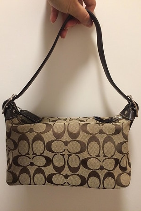 3. Сумочка с монограммой