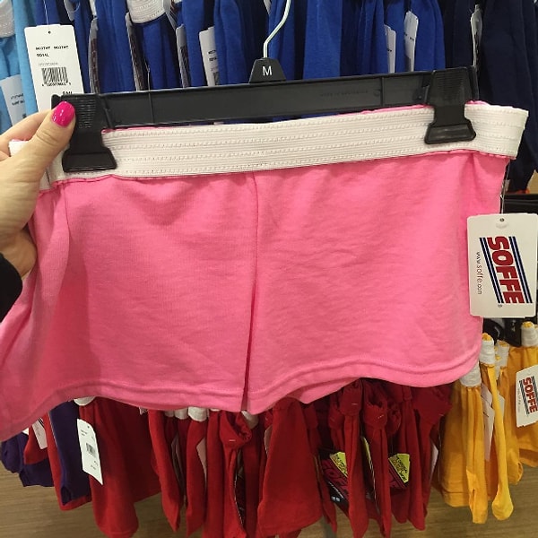 6. Короткие облегающие шорты на физкультуру