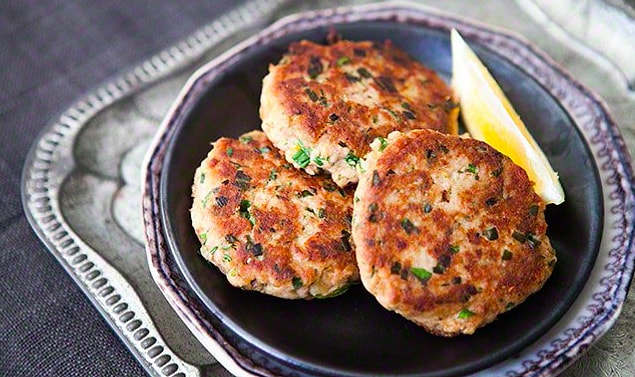 9. Ton balığı demişken makarna ya da salataya koymaktan iyisi de var!