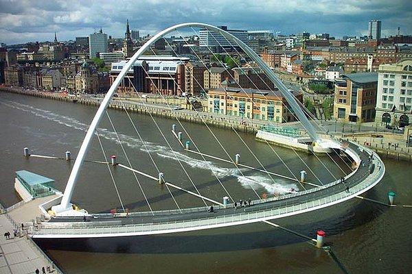 7. Gateshead Millenium Köprüsü - Tyne Nehri, İngiltere