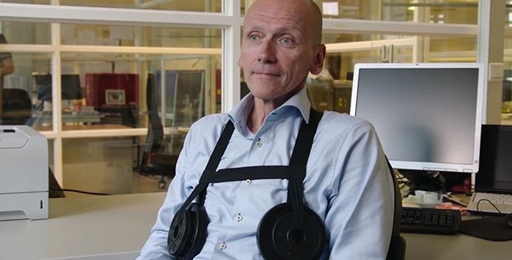 Босс заставил своих работников носить... грудь