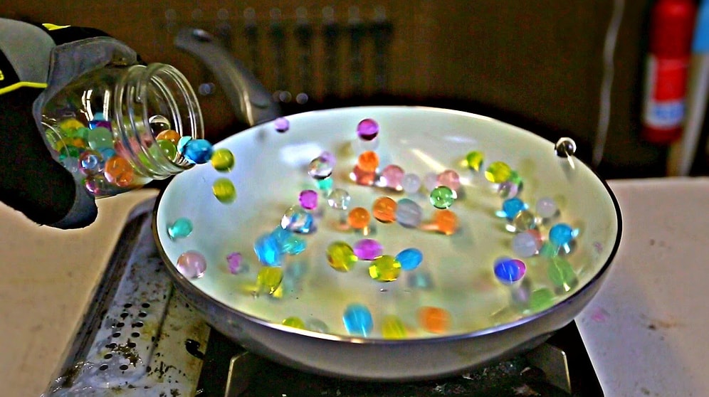 Sıcak Bir Tavanın İçine Orbeez Atarsak Ne Olur?