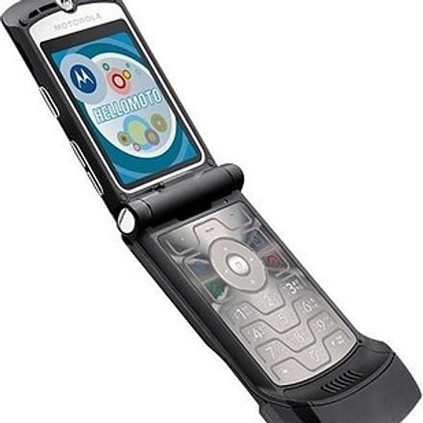 19. Friends'in final yaptığı sene, son moda telefon Motorola Razr'dı.