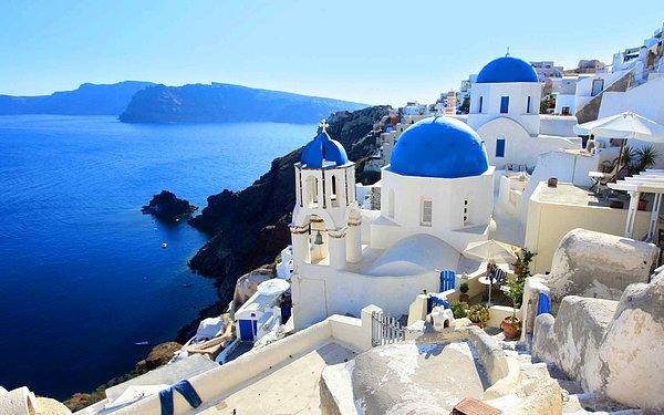 14. Yabancı turist sayısında büyük düşüş yaşandığı gibi, tüm bu olumsuz faktörlerden dolayı yerli turistler de, başta Yunanistan olmak üzere yurt dışındaki ülkeleri tercih etme eğiliminde.