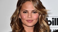 Herkes Ona Bayılıyor! Chrissy Teigen Yine Vücudundaki Çatlakları Göstermekten Çekinmedi