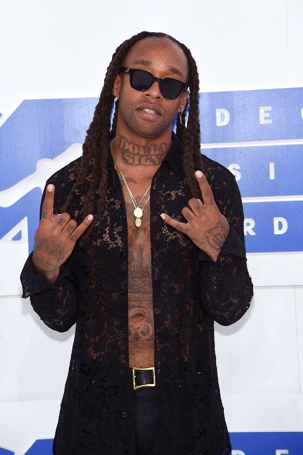 3. Ty Dolla $ign оделся по погоде – август в этом году выдался жарким.