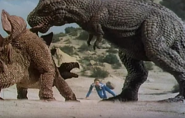 18. Разница во времени между тем, когда жили тираннозавры и тем, когда жили стегозавры, больше, чем между тираннозаврами и нами