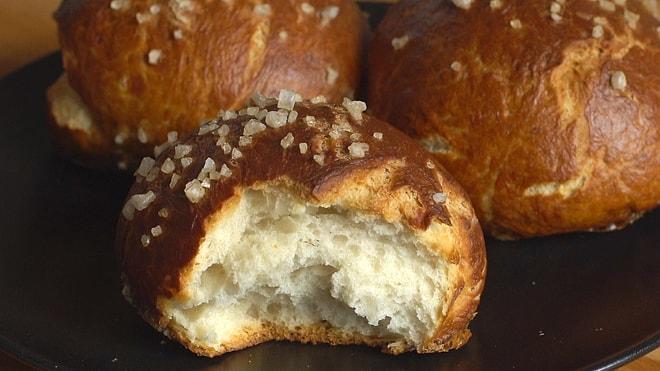 Almanya'dan İthal: Kraker Tadında Ekmek "Pretzel" Nasıl Yapılır?