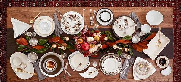6. 6.Büyük aile yemeklerine hazırlıklı olun.Şık sofralar ile misafirlerinizin gözlerini de kamaştırın.