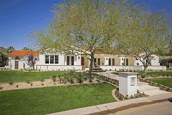 TMZ'ye göre ünlü yüzücü Scottsdale, Arizona'daki bu malikaneye 2,5 milyon dolar ödeme yapmış.