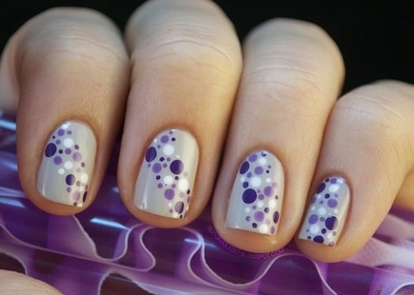 13. Дотс для модного маникюра в горошек