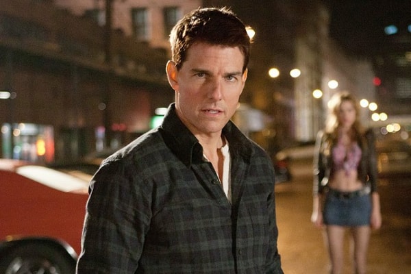 9. В фильме «Джек Ричер» Том Круз от начала и до конца сам исполнил сумасшедшую сцену на автомобиле (ведь, как мы уже писали, Том не разрешает ставить вместо себя дублеров). Актер во время погони сносил препятствия, таранил машины и врезался в заграждения.